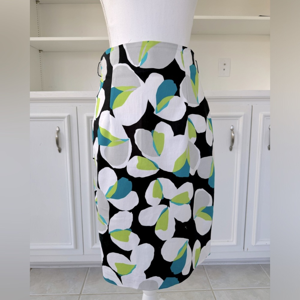 Pencil skirt in Spring style